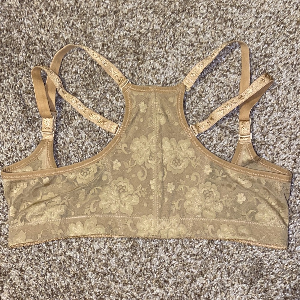 Chic Shaper size L NWOT.